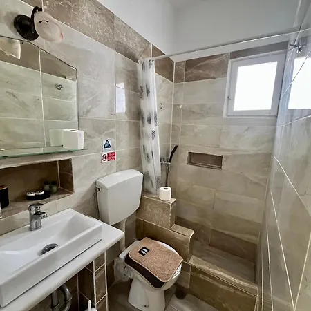 扎非里一室公寓 公寓式酒店 Naxos City