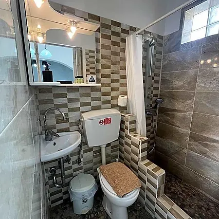 扎非里一室公寓 公寓式酒店 Naxos City