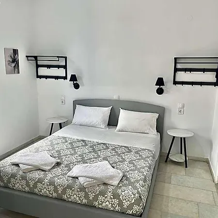 扎非里一室公寓 公寓式酒店 Naxos City