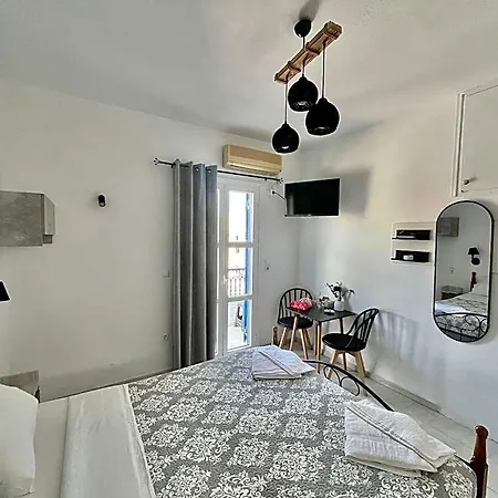扎非里一室公寓 公寓式酒店 Naxos City