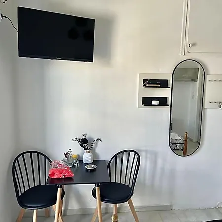 扎非里一室公寓 公寓式酒店 Naxos City