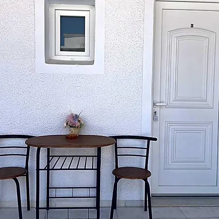 扎非里一室公寓 公寓式酒店 Naxos City