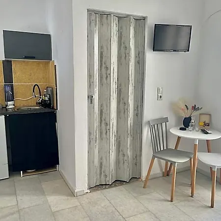 扎非里一室公寓 公寓式酒店 Naxos City